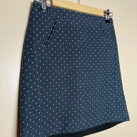 SALE! Navy LOFT Dotted Shift Mini Skirt Size 0 EUC - Picture 3 of 4